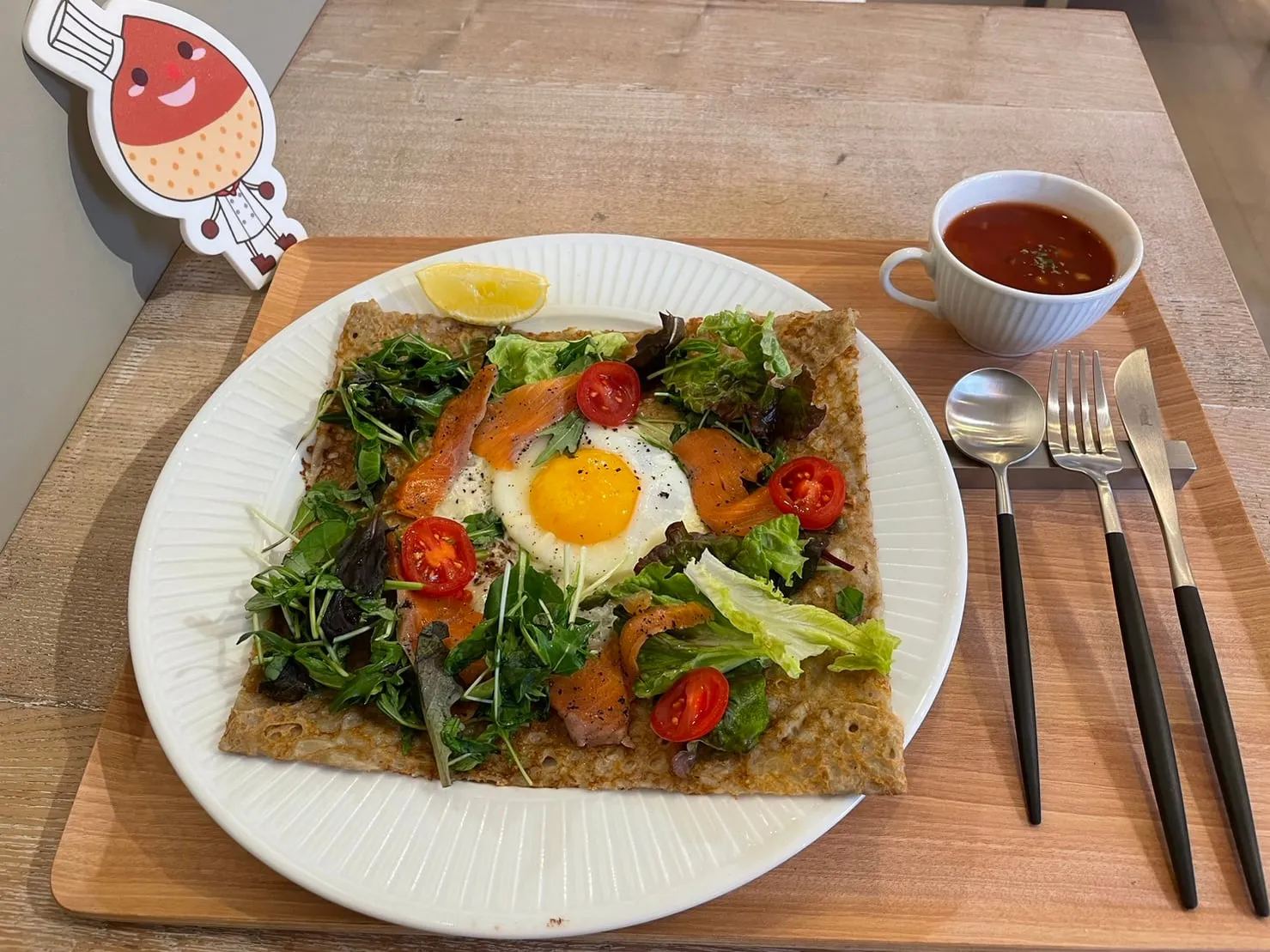 店内でお召し上がりいただけるそば粉のガレット